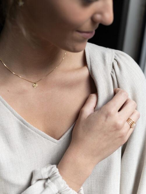 Ellen Beekmans - Fijn kettinkje met gehamered muntje