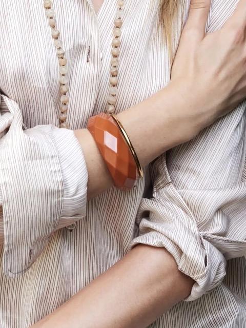 Ellen Beekmans - Facet geslepen bangle gelakte hars