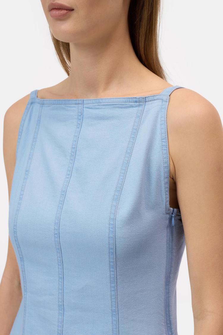 Closed - strap top