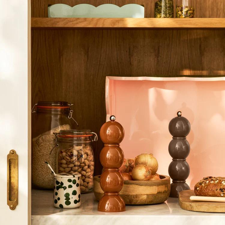 Addisson Ross - Bobbin grinder, Whutmeg