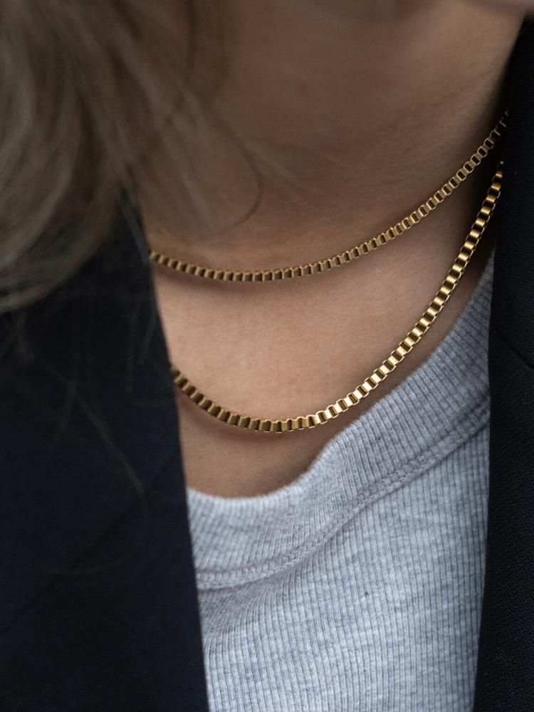 Ellen Beekmans - Ketting met vergulde blokschakel