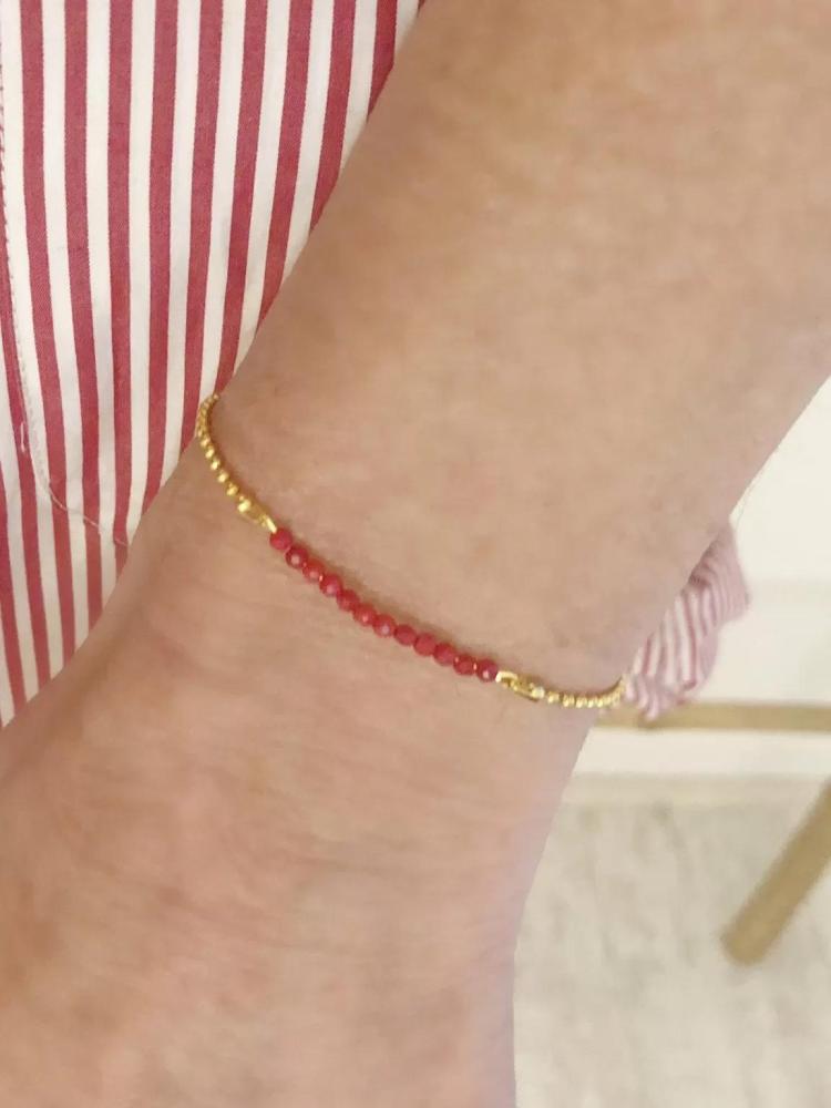 Ellen Beekmans - Armbandje met 12 fijne gemstones - rood