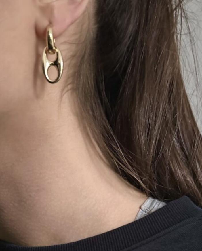 Ellen Beekmans - vergulde oorringen met open ovale hanger