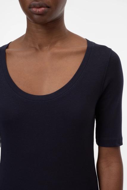 Closed- Wide neck short sleeve