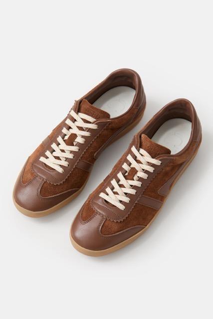 Closed - Sneaker bruin