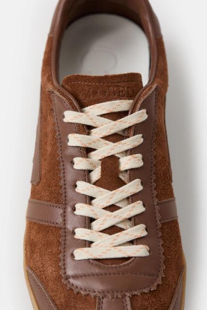Closed - Sneaker bruin