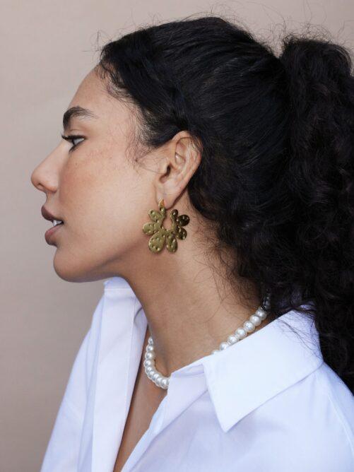 Ellen Beekmans - Gehamerde bloem oorstekers