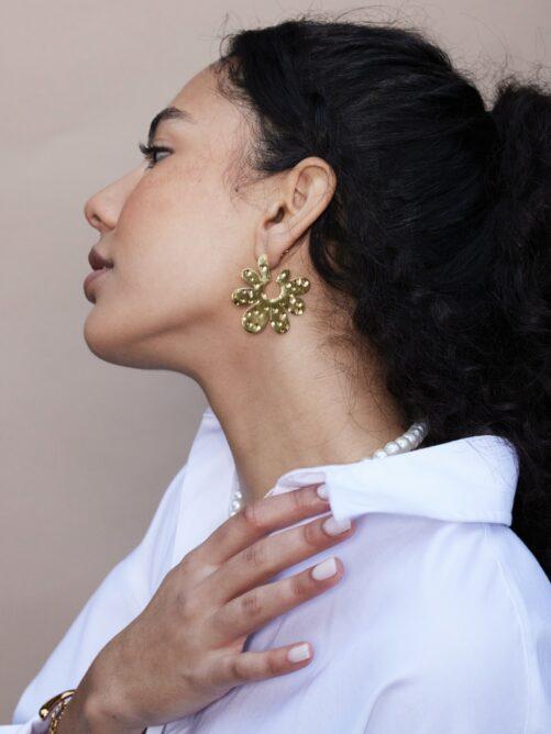 Ellen Beekmans - Gehamerde bloem oorstekers