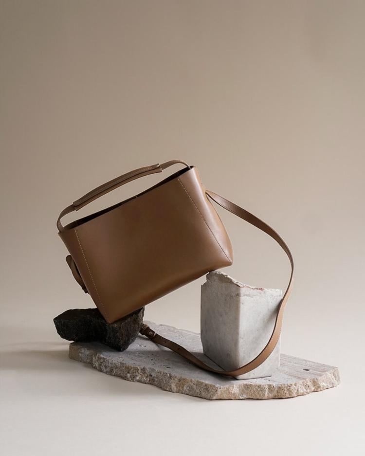 Flattered - Hedda midi handbag leather nut
