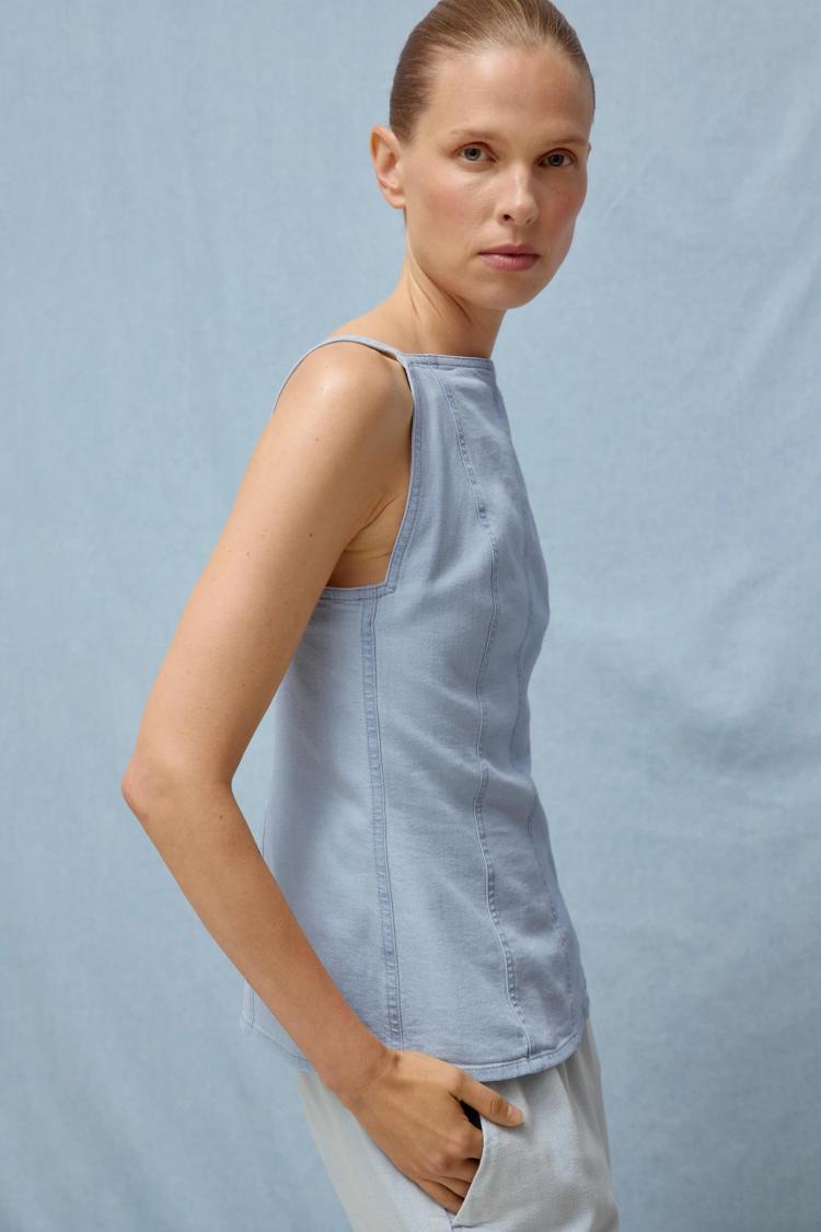 Closed - strap top