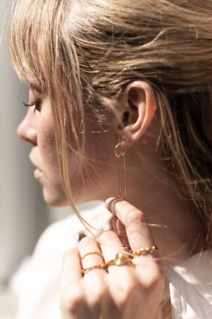 Ellen Beekmans - Oorringetjes met ovale hanger