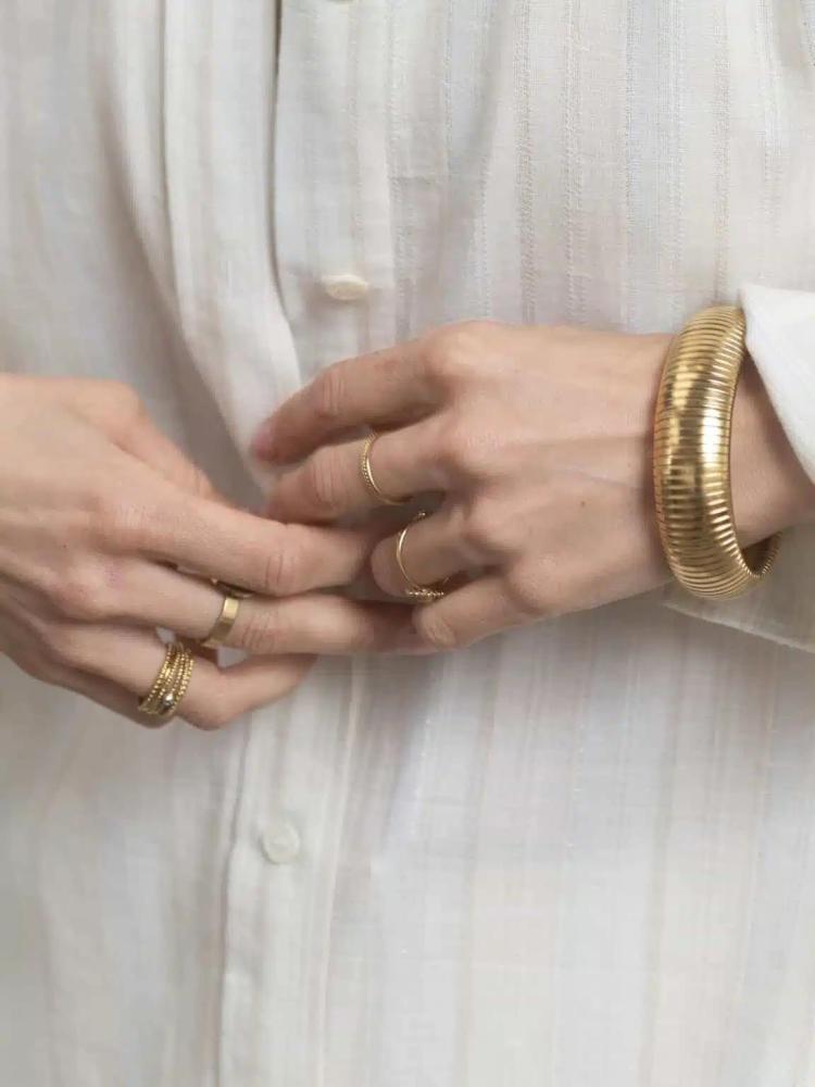 Ellen Beekmans - Vergulde ronde bangle